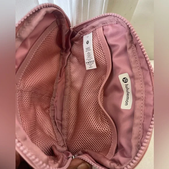 lululemon athletica Dusty Pink Crossbody Belt Bag - Picture 4 of 7